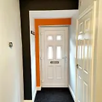 Carvetii - Phoenix House - Near Hospital, Max 8 Ppl Apartment *