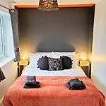 Carvetii - Phoenix House - Near Hospital, Max 8 Ppl Apartman *